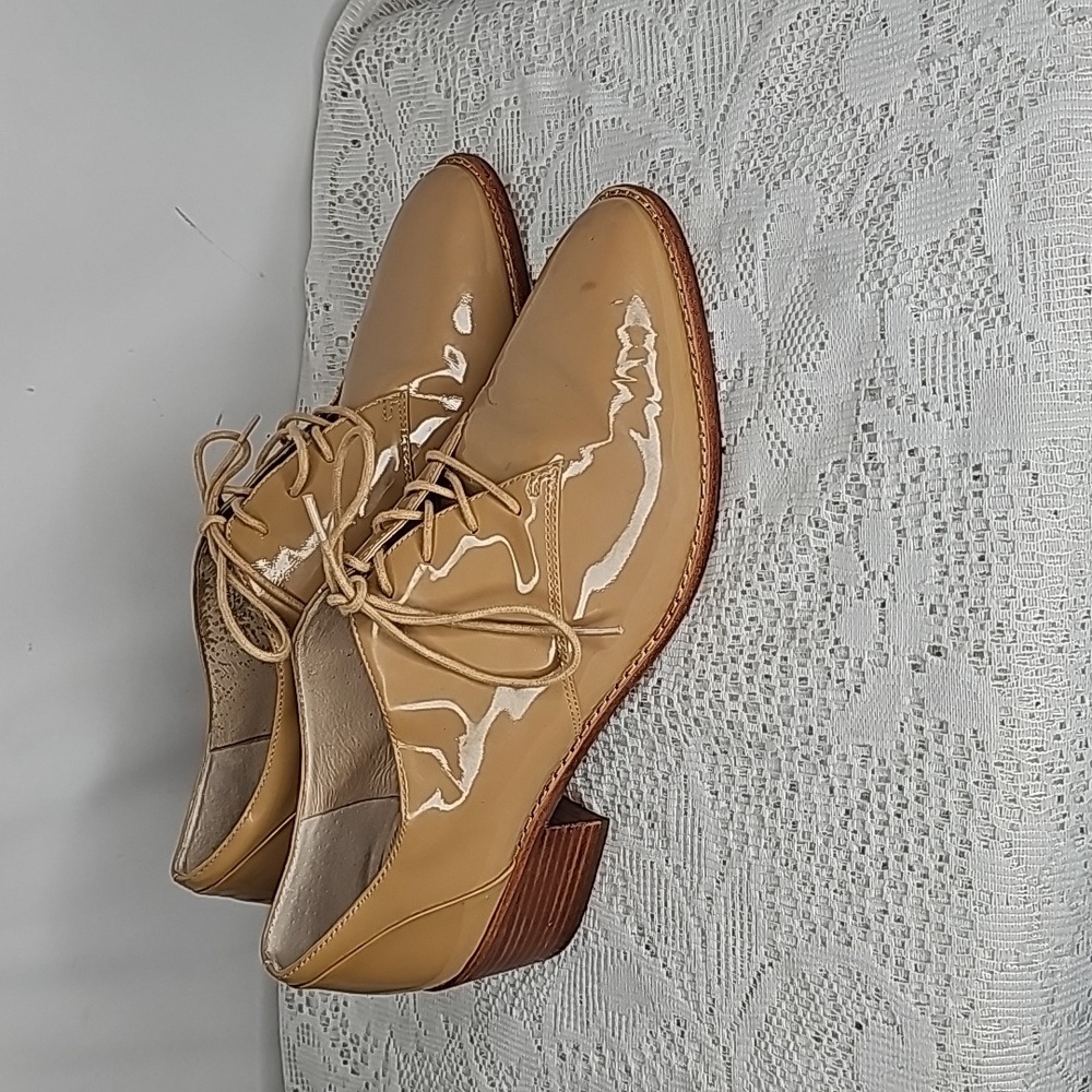 Louise et Cie patent leather Oxford round toe lace up tan heeled oxfords sz 10.5